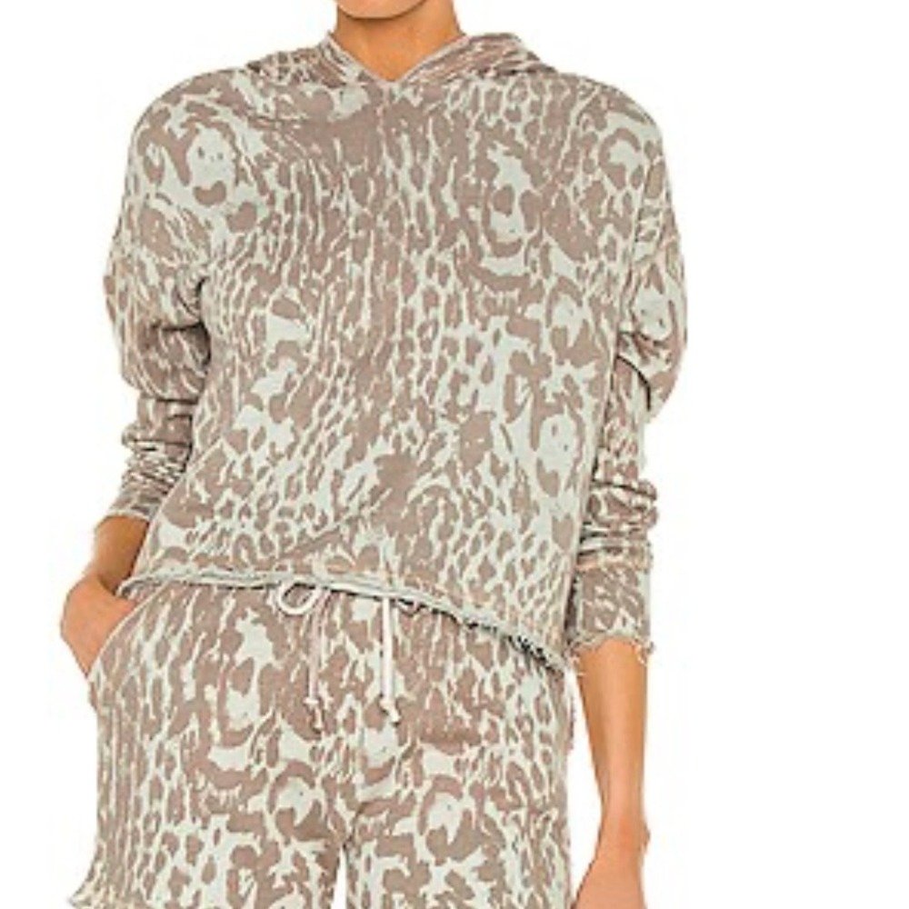 NWT Chaser Womens French Terry Hoodie Small Cropped Linen Blend White Cheetah